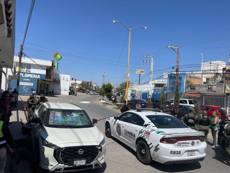 Mueren dos jóvenes y un menor resulta lesionado tras derrapar motocicleta en Soledad